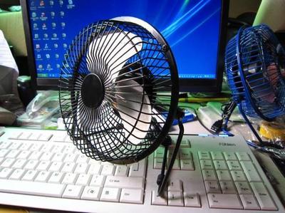 清涼一夏必備 819 USB全金屬電風(fēng)扇，大風(fēng)量省電便攜